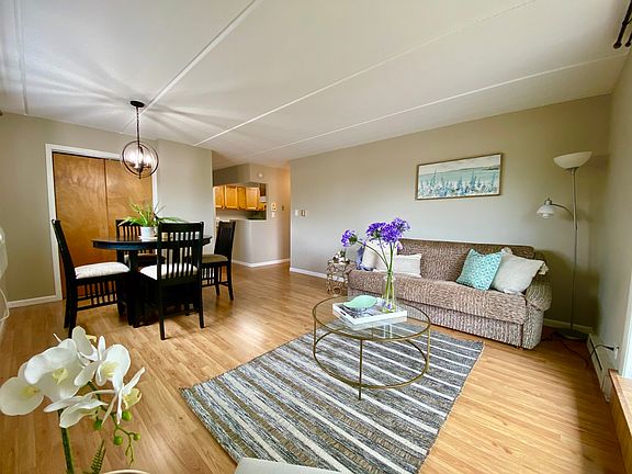 4th image of 919 N Boxwood Dr APT 310