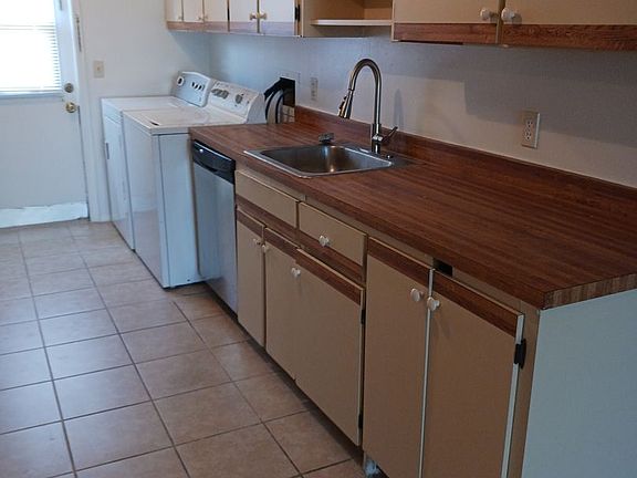 3rd image of 512 W Rosewood Ln