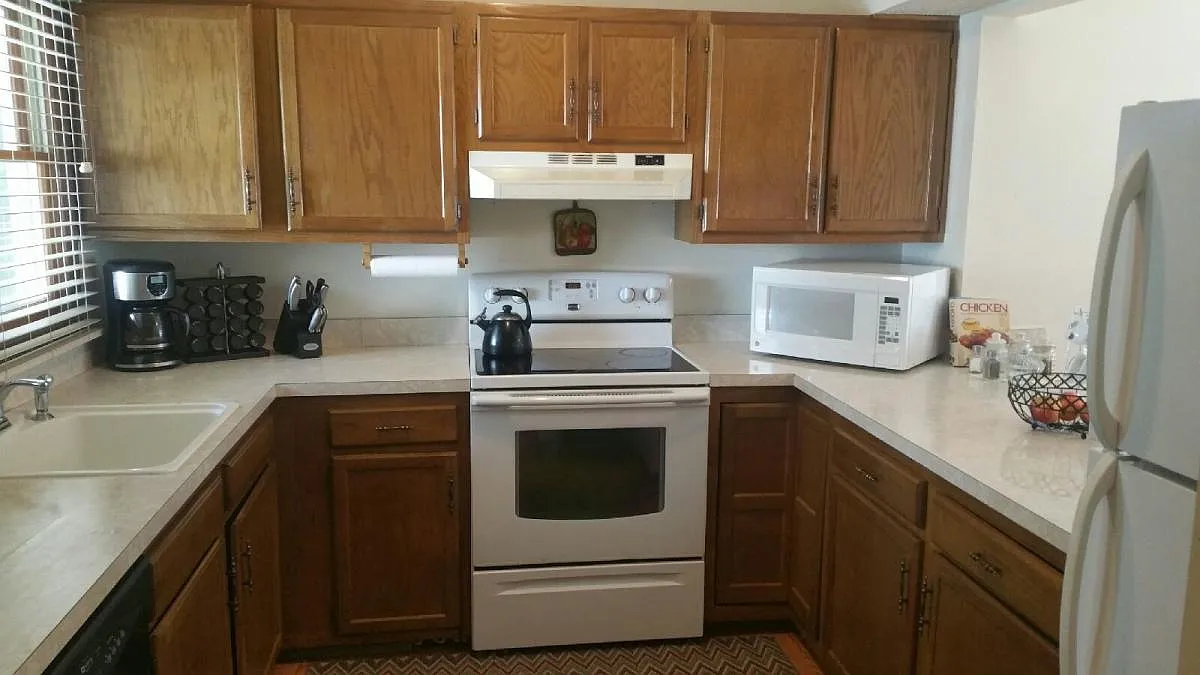 2 bed, 1.5 bath, 1344 sqft, $1,100 — Photo 3