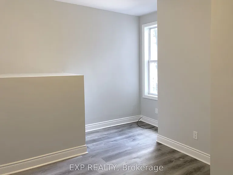 2798 Dundas St W — Photo 5
