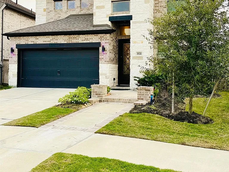 18531 Wolf Mountain Ln — Photo 2