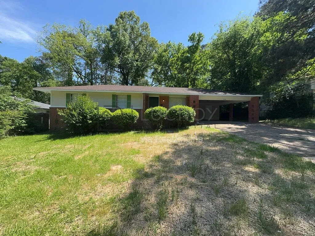 3 bed, 2.0 bath, 1120 sqft, $999 — Photo 1