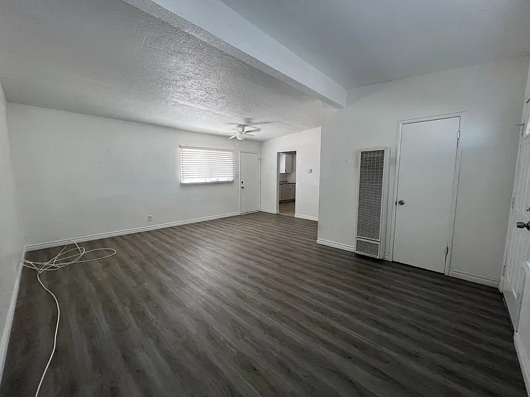 320 Palm Dr — Photo 3