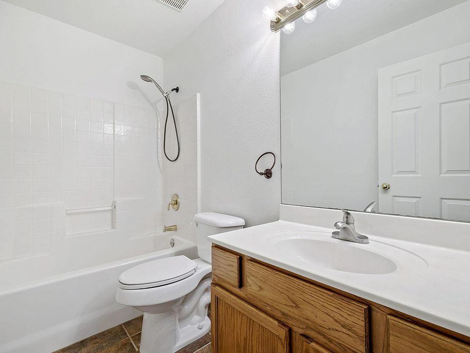 1st image of 1651 W Oliver