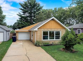 427 N Walnut St, Janesville, WI 53548