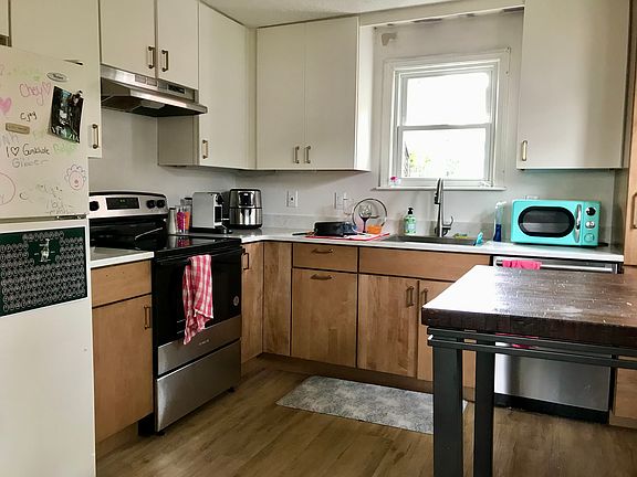 2nd image of 79 Cushing St