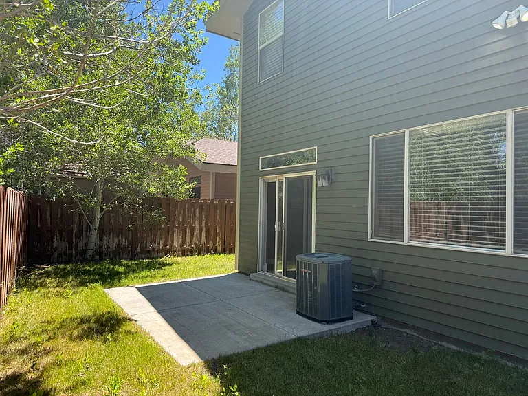 1054 Lincoln Ln — Photo 11