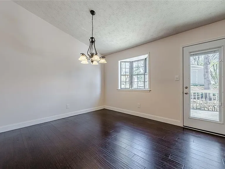 2491 Redfield Dr — Photo 9