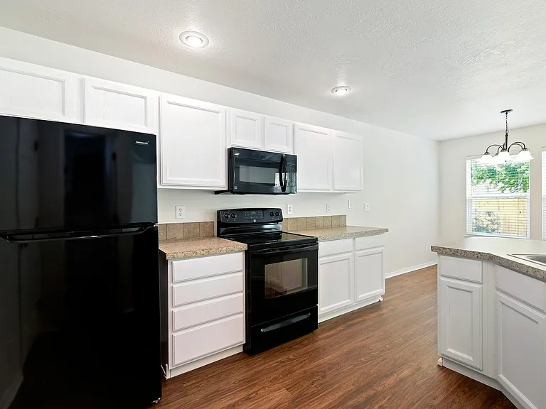 3007 Manchester Dr — Photo 6