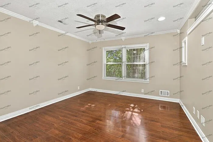 4 bed, 2.0 bath, 2038 sqft, $1,995 — Photo 4