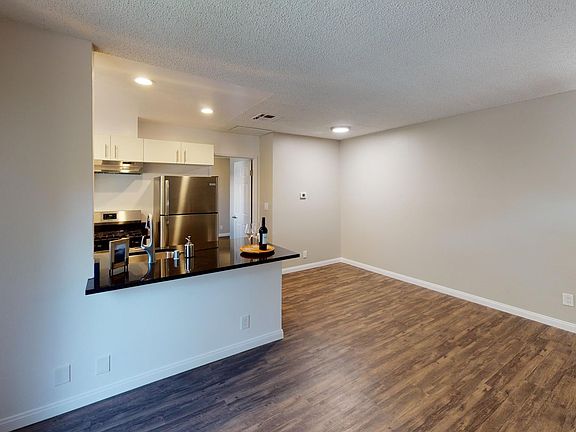 3rd image of 3676 Mentone Ave #2