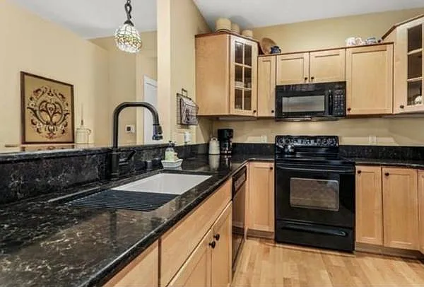 201 N Blair St — Photo 20