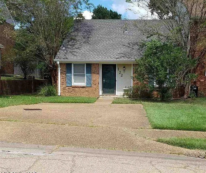 122 Amberwood Dr — Photo 1