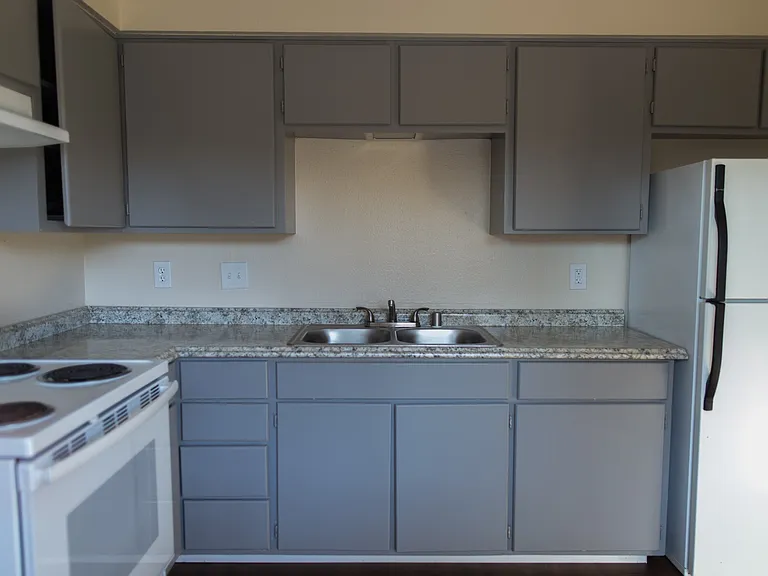 201 E Walnut Ave #10 — Photo 5