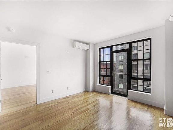 3rd image of 376 Franklin Ave APT 6C
