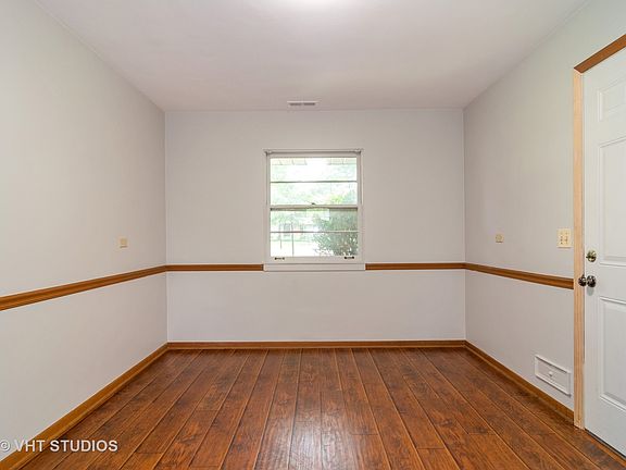 4th image of 230 N Forest Ct
