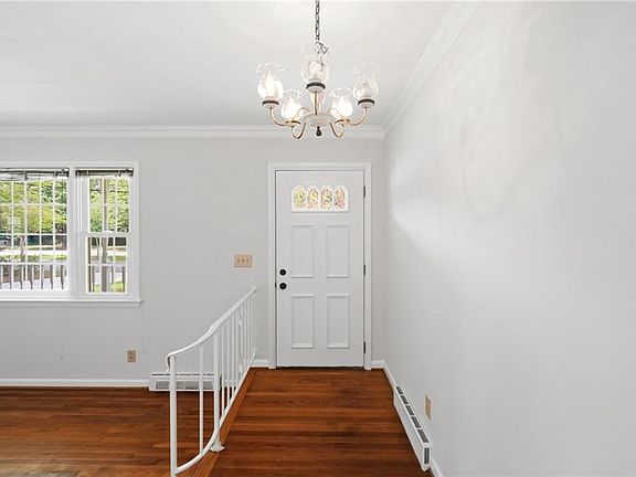 3rd image of 2425 Inlynnview Rd