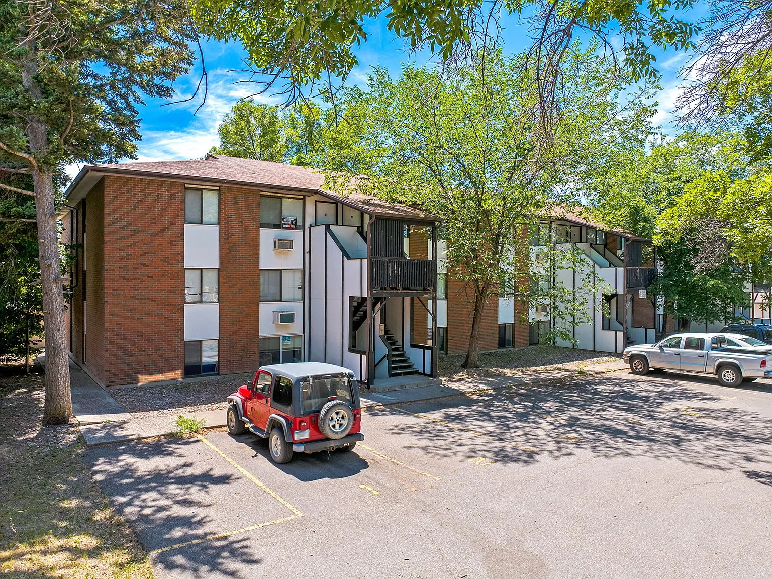 Plum Tree Apartments - 1 & 2 BEDROOMS — Photo 1