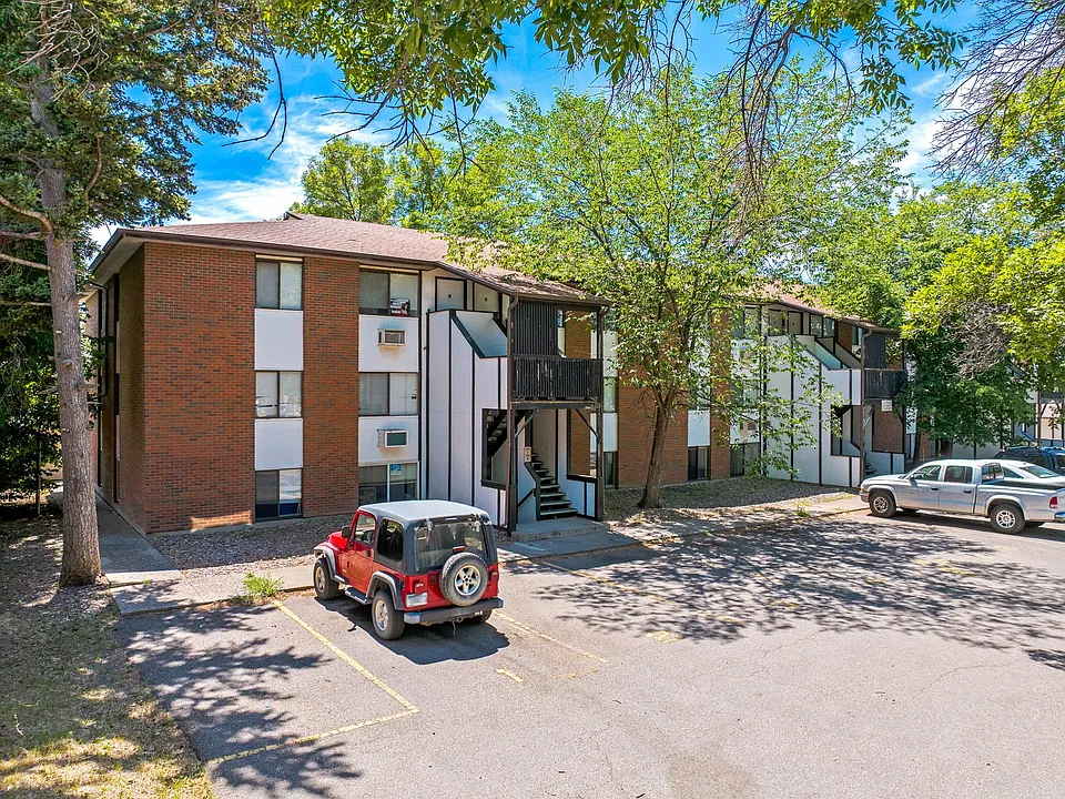 Plum Tree Apartments - 1 & 2 BEDROOMS