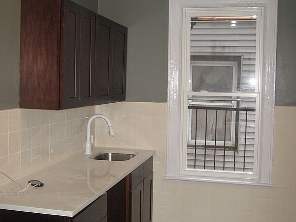 4th image of 3015 Paulding Ave