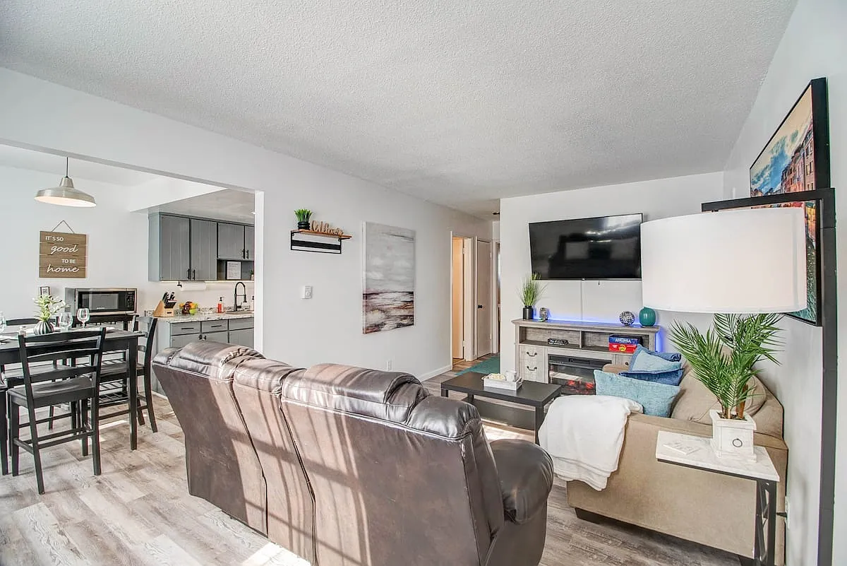 2 bed, 790 sqft, $2,400 — Photo 1