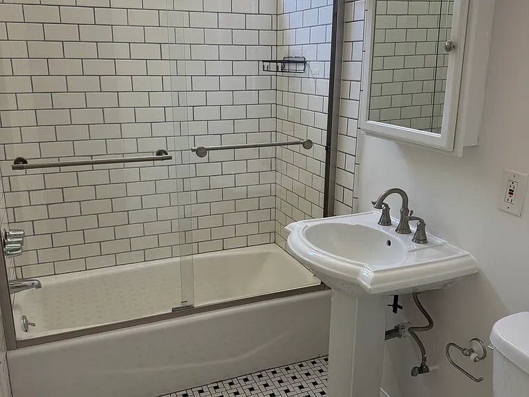 6574 Fountain Ave #10 — Photo 6