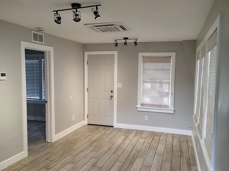 703 E Hanlon St — Photo 4