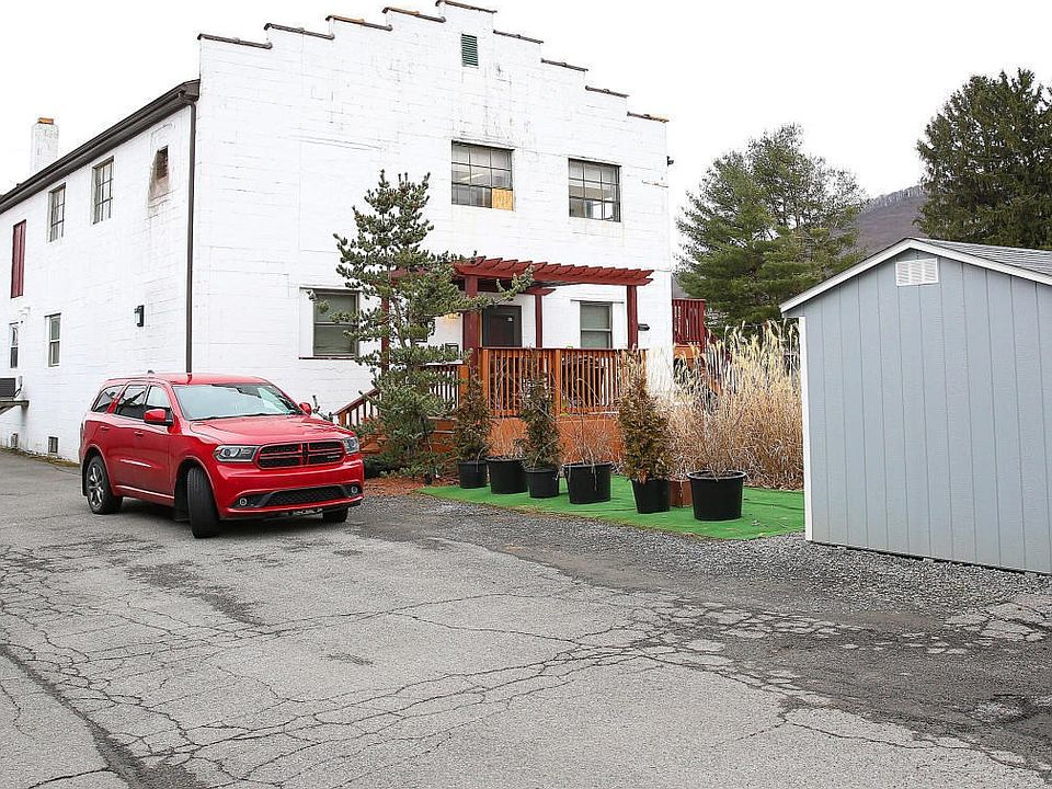 1st image of 124 Reynolds St