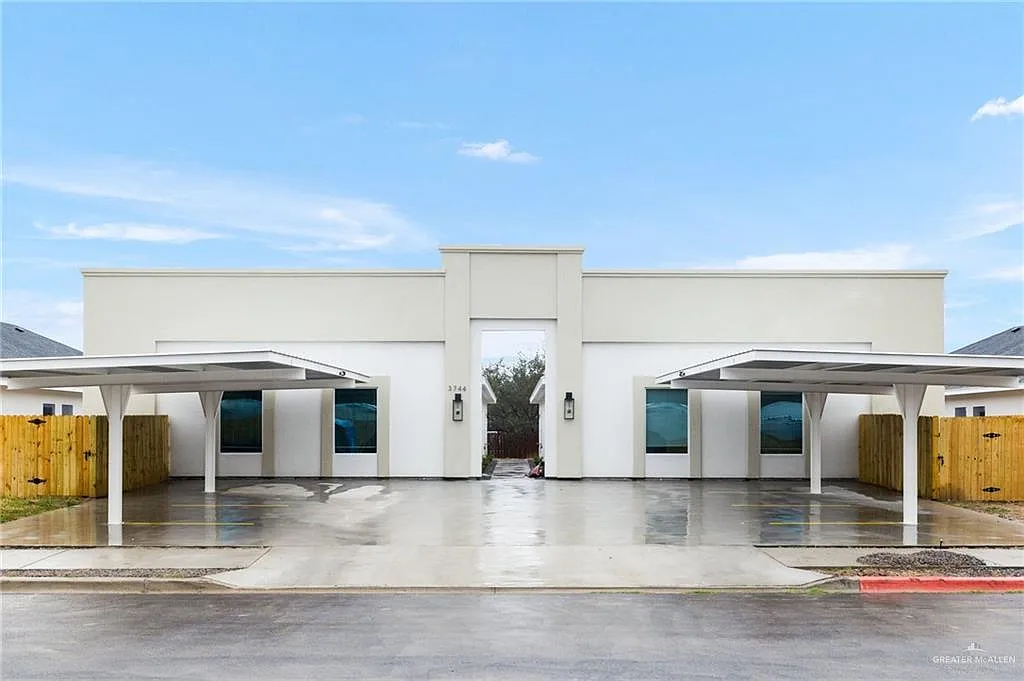 3 bed, 2.0 bath, 4250 sqft, $1,100 — Photo 1