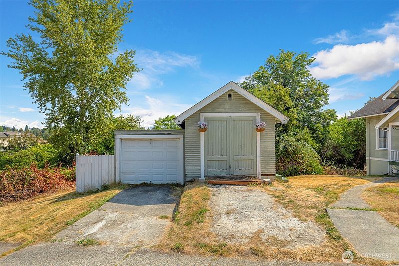 4th image of 3836 Letitia Avenue S
