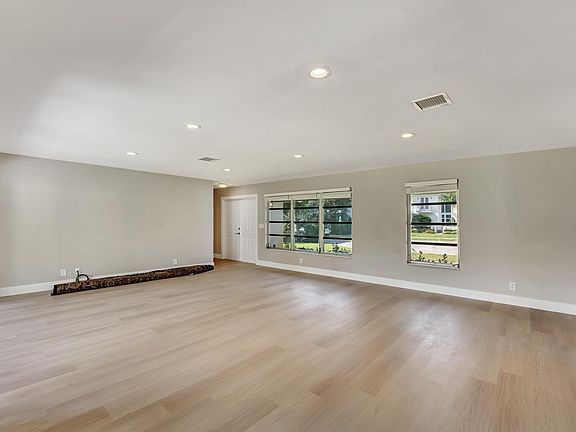 5th image of 1009 NW 1st Ave