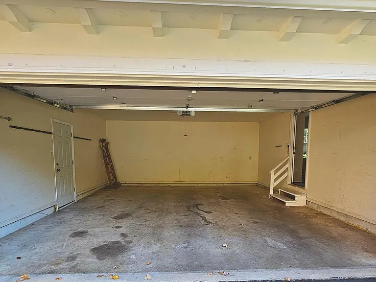 6413 Four Oaks Ln — Photo 40