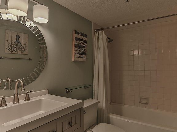 3rd image of 600 Gulf Shore Dr Unit 202