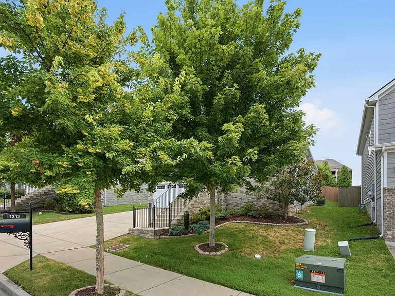 1313 Duns Ln — Photo 44