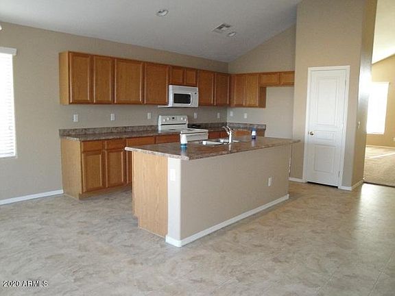 4th image of 18690 N Smith Dr