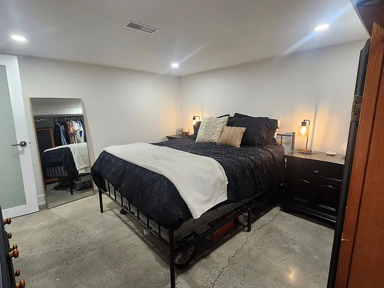 967 Dovercourt Rd #BASEMENT — Photo 3