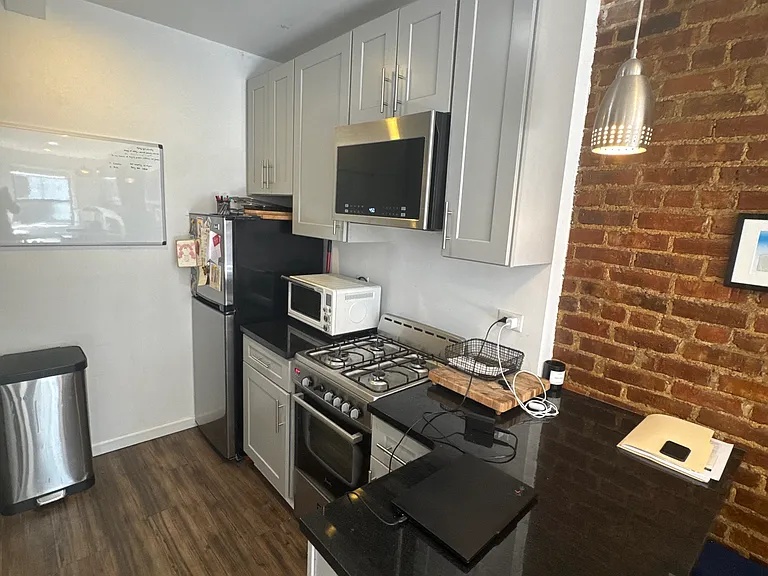 246 10th Ave #4A — Photo 7