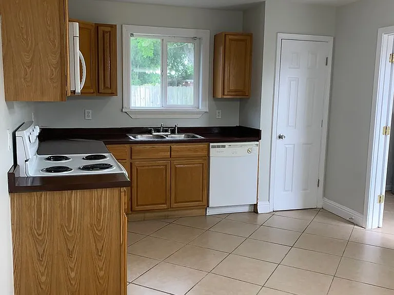 510 Chalmette Ave #12 — Photo 9