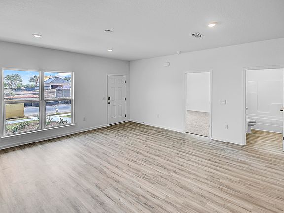 5th image of 80 Woodsorrel St