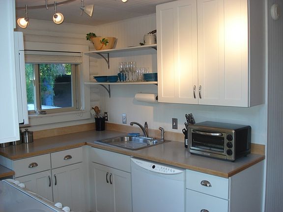 3rd image of 210 E Forest Ln