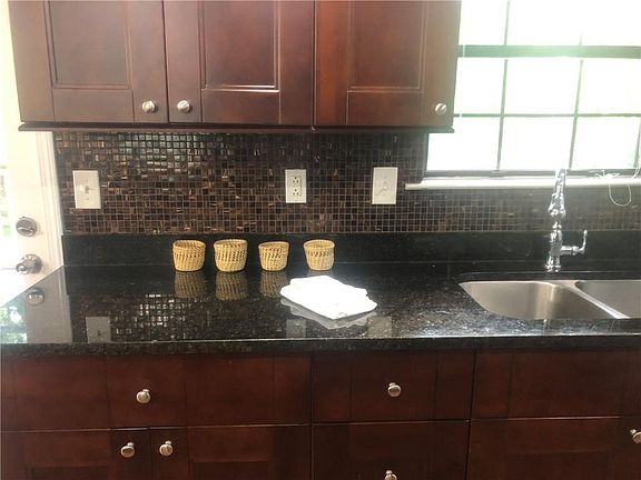 4th image of 3625 Vinyard Way