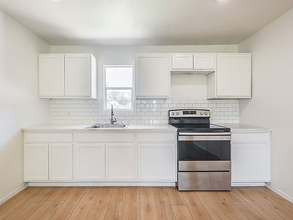 4th image of 809 New York Ave