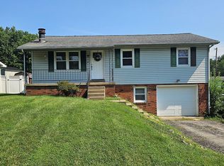 7400 Acorn Dr, Newburgh, IN 47630