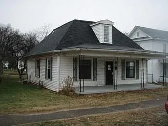 202 Wilson St photo 1