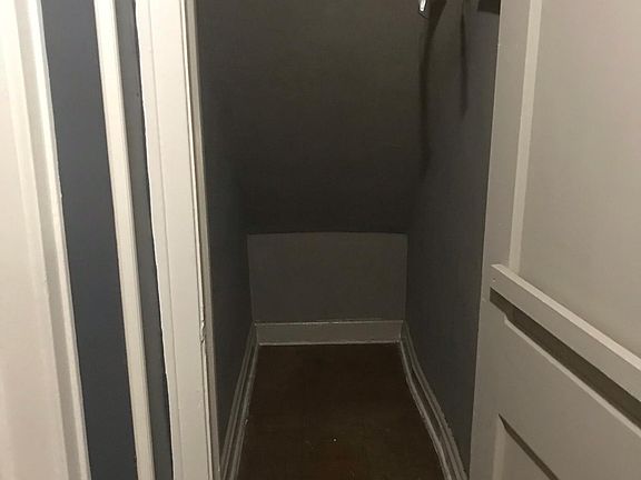 4th image of 930 Midland Ave