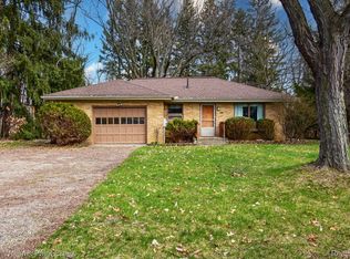 700 Rosehill Rd, Jackson, MI 49202