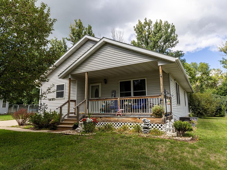 1st image of 304 Vos Park Dr NW