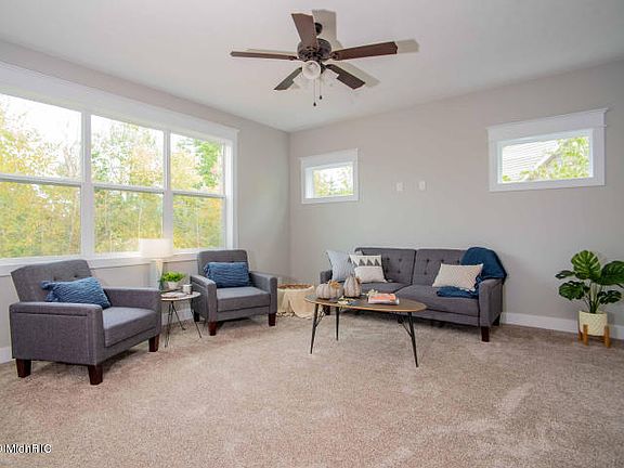 4th image of 7900 Meadows Ct