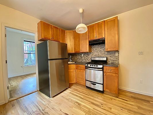 2nd image of 980 Bergen St APT 1B