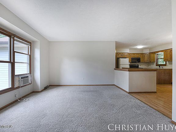 3rd image of 11338 Rosewood Ave